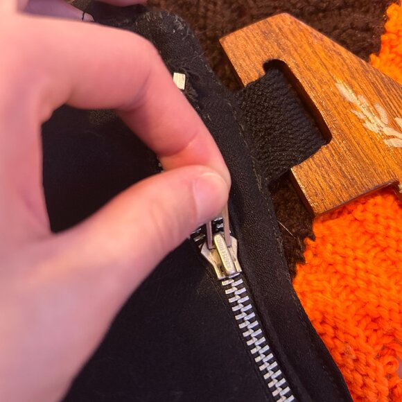 1930s OLD MONEY Silver Fox fur silk lined hand bag with hand painted wood handle - Picture 11 of 14